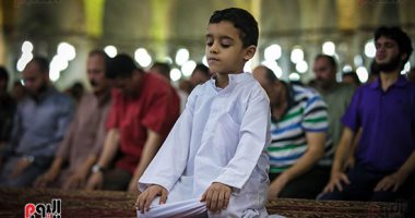 أمين الفتوى: تقوى الله والاستقامة هما التأمين الحقيقي على الأبناء طفل - صلاة