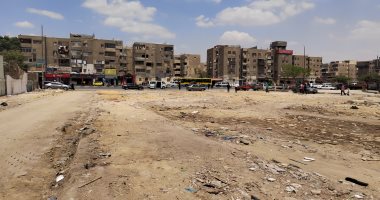 سوق "عشوائى" أغلق7 شوارع 30 سنة بالمقطم.. والمحافظة تنقل الباعة لأماكن بديلة.. فيديو إزالة سوق الزلزال العشوائى