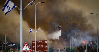 الحلم نيوز : 
                                            إسرائيل تحاول السيطرة على حرائق الغابات وتستغيث بطائرات إطفاء من أوروبا.. فيديو
                                        