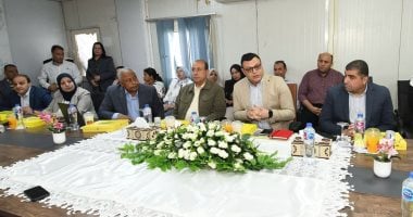 نيوز برو : 
                                            وزير الإسكان بعقد اجتماعا مع الشركات العاملة بحدائق تلال الفسطاط لمتابعة المشروع
                                        
