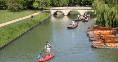 ذوبان الجليد.. الدفء يرسم البهجة على حدائق وبحيرات بريطانيا