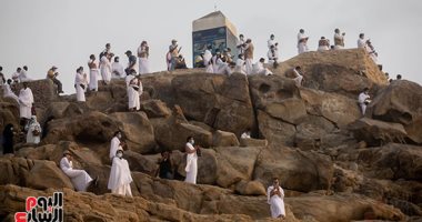 أولى أفواج حج القرعة تغادر إلى الأراضي المقدسة.. ومبادرة لتعظيم زيارة المسجد النبوي جبل عرفات