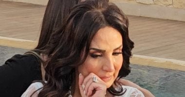 الشبكة نيوز : 
                                            بكاء أمل رزق أثناء احتفالها بعقد قران ابنتها هيا إسماعيل كتكت وآدم مصطفى العربى
                                        
