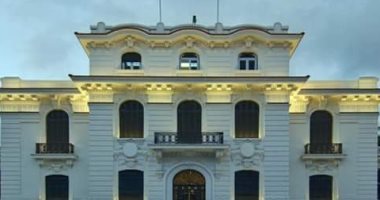 حكاية تمثال حتشبسوت بالمتحف القومى بالإسكندرية.. مصنوع من الحجر الجيرى وترتدى فيه اللحية المصطنعة والتاج الملكى.. وخبير أثرى: وُلدت الملكة عام 1508م قبل الميلاد وتمثالها يجسد عظمة المرأة المصرية.. صور المتحف القومى بالإسكندرية