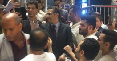 المئات يحتفلون بفوز البلشى على سلالم النقابة..والنقيب يهتف:عاشت وحدة الصحفيين احتفالات الصحفيين بفوز خالد البلشى بمقعد النقيب
