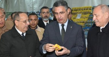 كل ما تحتاجه من منافذ القابضة للصناعات الغذائية بعد تخفيض الأسعار.. مخزون الدواجن المجمدة يتجاوز 6 أشهر.. تعاقدات اللحوم تكفى لمدة عام والسكر 14 شهرا.. وشريف فاروق يعزز الاحتياطى الاستراتيجى من السلع الأساسية الدكتور شريف فاروق وزير التموين يطمئن على توافر المنتجات بالأسواق