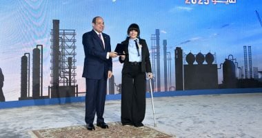 الرئيس السيسى يمنح الراحل "جبالى" الرئيس السابق لاتحاد العمال وسام العمل من الطبقة الأولى