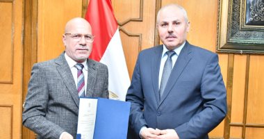 الدكتور محمود الضبع عميدا لكلية الآداب والعلوم الإنسانية بجامعة القناة