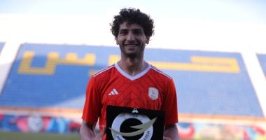 الحلم نيوز : 
                                            عمرو ناصر يحصل على جائزة أفضل لاعب فى مباراة فاركو وبيراميدز
                                        