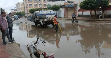 شفط مياه الأمطار لتيسير الحركة المرورية بشوارع دمياط