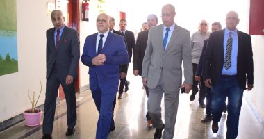 رئيس جامعة سوهاج يستقبل فريق هيئة ضمان الجودة لاعتماد 3 برامج بكلية التربية