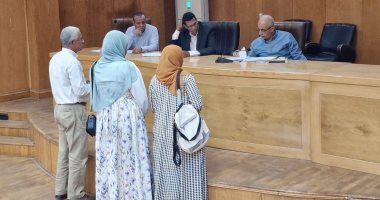 سكرتير عام الأقصر يبحث 31 شكوى وطلبا فى لقاء اليوم المفتوح مع المواطنين.. صور
