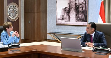 رئيس الوزراء يلتقى رئيسة البنك الأوروبي لإعادة الإعمار والتنمية.. مدبولى: البنك لاعب رئيسى يدعم الشراكة الاستراتيجية بين مصر والاتحاد الأوروبي.. وزيرة التعاون الدولى: 90% من عمليات البنك بمصر موجهة للقطاع الخاص