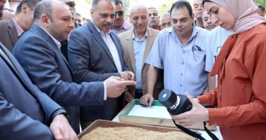 الشرقية تواصل صدارتها في توريد القمح كمحصول استراتيجي.. محافظ الشرقية: تعليمات مشددة بصرف مستحقات المزارعين فورًا وتحفيزهم على التوريد.. ويؤكد: الصوامع المتطورة ترفع كفاءة التخزين وتحمي القمح من التلف.. فيديو