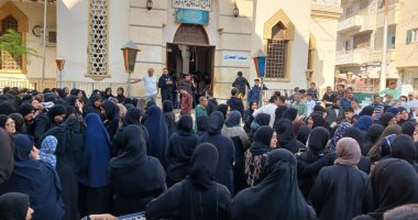 وصول جثمان طالبة كلية علوم الزقازيق إلى المسجد استعدادا لتشييع جنازتها