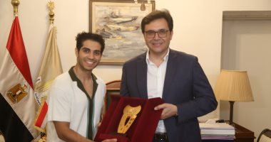 وزير الثقافة يكرم النجم مينا مسعود ويعلنه ممثلاً للثقافة والفنون بالخارج جانب من التكريم