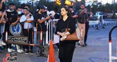 علا الشافعي تقدم واجب العزاء في المنتج وليد مصطفي