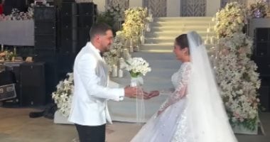 الشبكة نيوز : 
                                            أول صور من حفل زفاف رنا رئيس وعريسها يسرى على
                                        