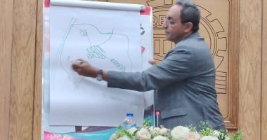 محافظ قنا لرؤساء المدن: استرداد أراضى الدولة أولوية قصوى 