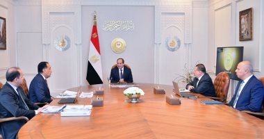 الرئيس السيسى يجتمع برئيس الوزراء ومحافظ البنك المركزى ووزير المالية الرئيس عبد الفتاح السيسي