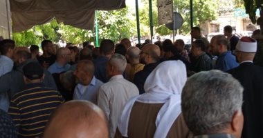 شاهد تشييع جثمان الفنان نعيم عيسى إلى مقابر المنارة بالإسكندرية تشيع جثمان الفنان نعيم عيسي بالإسكندرية