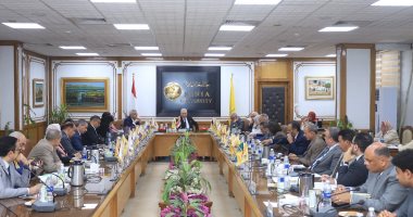 جامعة المنيا: إنشاء جامعة التكنولوجية الأهلية داخل حرم كلية الهندسة جانب من الاجتماع