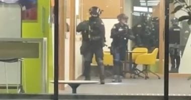 الحلم نيوز : 
                                            ABC News: القبض على أكثر من 25 محتجاً سيطروا على مبنى جامعة واشنطن
                                        