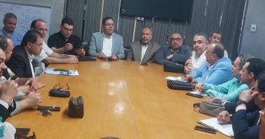 وكيل صحة المنوفية يناقش خطة العمل المقبلة مع مديرى المستشفيات
