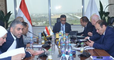 وزير التموين يبحث طلبات المواطنين المقدمة من أعضاء مجلسى النواب والشيوخ جانب من الاجتماع