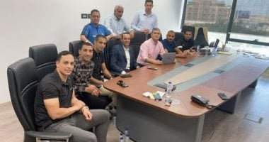 الشبكة نيوز : 
                                            أوسكار رويز يجري تحليل أداء 6 حكام ساحة اليوم باتحاد الكرة
                                        