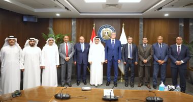 وزير البترول يبحث مع مجموعة موانئ أبوظبي سبل تعزيز التعاون المشترك جانب من اللقاء