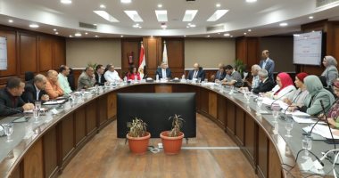 محافظ الجيزة يلتقى عددا من المواطنين للاستماع إلى شكاواهم وبحث سبل حلها محافظ الجيزة يلتقى عددا من المواطنين