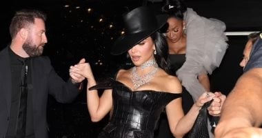 العالمي : 
                                            داس على ديل فستانها.. كيم كارداشيان توبخ حارس أمن بحفل Met Gala.. فيديو
                                        