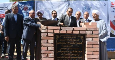 لخدمة أكثر من 140 ألف نسمة.. محافظ قنا يضع حجر الأساس لمحطة مياه الكلاحين بقفط