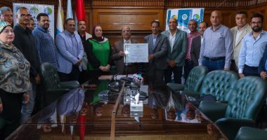 "مياه الإسكندرية" تتسلم 3 شهادات اعتماد لخطط سلامة ومأمونية مياه الشرب