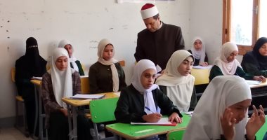 رئيس "أزهرية الإسماعيلية" يشهد امتحانات النقل الإعدادى والابتدائى