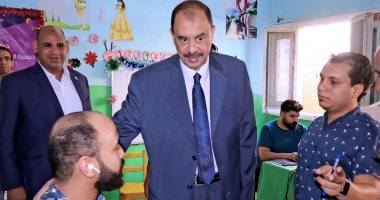 محافظ سوهاج يتفقد قافلة تركيب الأطراف الصناعية بمستشفى الهلال الأحمر بالحويتى جانب من الزيارة