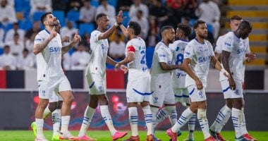 الشبكة نيوز : 
                                            الرائد ضد الهلال.. الزعيم يتقدم 2-1 في شوط أول مثير بالدوري السعودي
                                        
