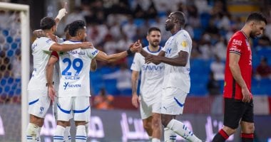 الشبكة نيوز : 
                                            الهلال يكتسح الرائد بخماسية ويواصل مطاردة الاتحاد على صدارة الدوري السعودي
                                        