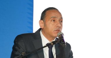 إسلام عزام يوصى بأهمية التوسع بنشاط التأمين الزراعى