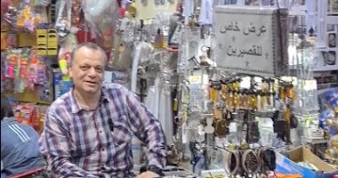 في قلب شارع المعز.. "عم شريف" يكرم قصار القامة بطريقة غير تقليدية! عم شريف صاحب مبادرة تكريم قصار القامة