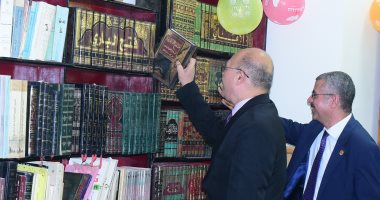جامعة سوهاج تفتتح مكتبتين تضمان 3057 كتابًا ومعرضًا طلابيًا بكلية الآثار.. صور