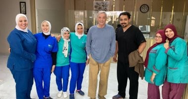 الشبكة نيوز : 
                                            محمود حميدة يزور صبري عبد المنعم للإطمئنان عليه ويلتقط صورة مع الطاقم الطبي
                                        