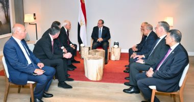 الرئيس السيسى خلال استقباله رئيس مجموعة شركات كوبولوزيس اليونانية: حريصون على تعزيز التعاون فى مجال إنتاج الكهرباء من المصادر المتجددة تمهيدًا لنقلها إلى أوروبا عبر اليونان.. والمشروع يحظى بدعم القاهرة وأثينا السيد الرئيس عبد الفتاح السيسي