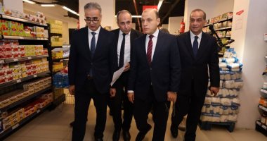 رئيس حماية المستهلك ومحافظ كفر الشيخ يقودان حملات رقابية مفاجئة على الأسواق للرقابة.. إبراهيم السجينى: لا تهاون فى المخالفات التى تهدد صحة وسلامة المواطن.. وإحالة المخالفين على الفور للنيابة العامة.. فيديو وصور