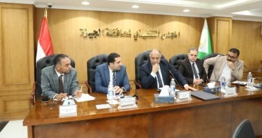 محافظة الجيزة تستضيف ورشة عمل بشأن تحديث منظومة تراخيص المحال العامة جانب من الاجتماع