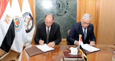 النائب العام ورئيس جامعة المنصورة يوقعان بروتوكول تعاون في مجال التدريب جانب من توقيع البروتوكول
