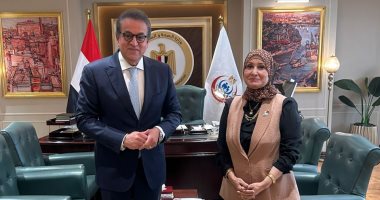وزير الصحة يستقبل نقيب التمريض لبحث تطوير التدريب المهنى وزير الصحة خلال استقباله نقيب التمريض