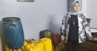 ضبط مخزن يعيد تدوير الزيوت خلال حملة تموينية بالمنيرة فى الجيزة ضبط مخزن يعيد تدوير الزيوت خلال حملة تموينية في المنيرة