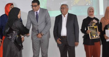 نائب محافظ الأقصر يكرم رائدات الأعمال بمبادرة "ست بــ100 ست".. صور